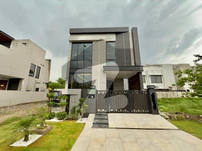 Modren Villa Near To Park For Sale Owner Needy Best Offer Consider