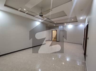 House Spread Over 1244 Square Yards In F-8/2 Available