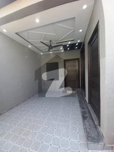 فارمانئیٹس ہاؤسنگ سکیم لاہور میں 3 کمروں کا 5 مرلہ مکان 2.0 کروڑ میں برائے فروخت۔