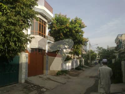 آئی ۔ 10/2 آئی ۔ 10,اسلام آباد میں 4 کمروں کا 6 مرلہ مکان 3.9 کروڑ میں برائے فروخت۔
