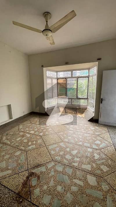 Terrace Style Old House Size 25-60 Tipel Story House For Sale Location Islamabad I-10/2