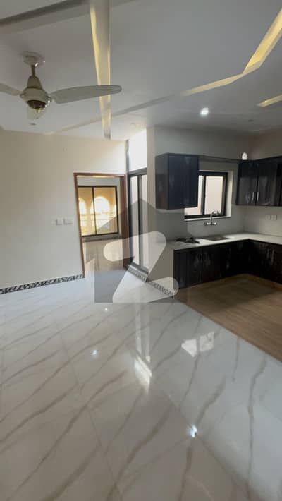 10 Marla 2nd Floor For Rent Near Main Canal Road