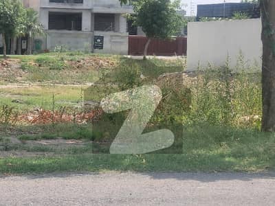 ڈی ایچ اے فیز 7 - بلاک وی فیز 7,ڈیفنس (ڈی ایچ اے),لاہور میں 1 کنال رہائشی پلاٹ 4.1 کروڑ میں برائے فروخت۔ ڈی ایچ اے فیز 7 - بلاک وی فیز 7,ڈیفنس (ڈی ایچ اے),لاہور میں 1 کنال رہائشی پلاٹ 4.1 کروڑ میں برائے فروخت۔