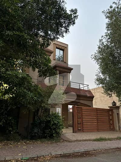 10 Marla Luxury House for Sale in Jasmine Block Bahria Town Lahore 10 Marla Luxury House for Sale in Jasmine Block Bahria Town Lahore