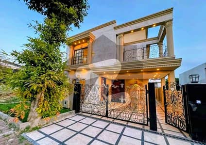 10 Marla Luxury House Available For Sale