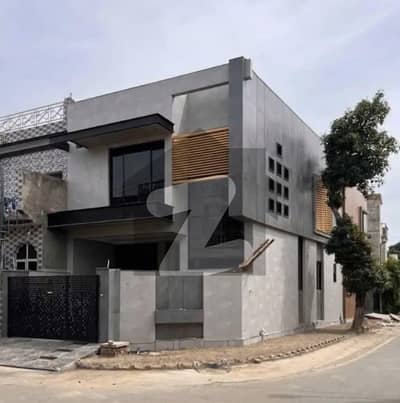 7.50 Marla Brand New Corner Luxury Modern Double Heighted Super Hot Location All Original Picture attached With Direct Owner Available For Sale in Johar Town