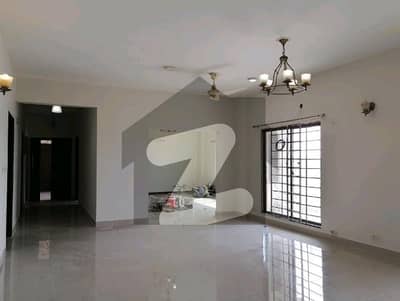 Stunning 12 Marla Flat In Askari 11 Available