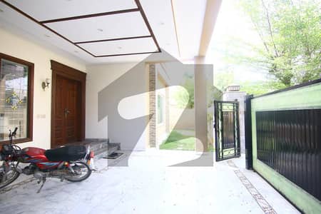 11 Marla Semi Commercial House For Rent Near Susan Road Faisalabad