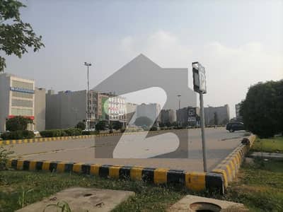 ڈی ایچ اے فیز 6 - سی سی 2 بلاک ڈی ایچ اے فیز 6,ڈیفنس (ڈی ایچ اے),لاہور میں 4 مرلہ کمرشل پلاٹ 4.75 کروڑ میں برائے فروخت۔
