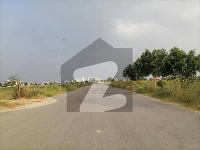 ڈی ایچ اے فیز 8 - بلاک زیڈ 5 ڈی ایچ اے فیز 8,ڈی ایچ اے ڈیفینس,لاہور میں 5 مرلہ رہائشی پلاٹ 62.0 لاکھ میں برائے فروخت۔