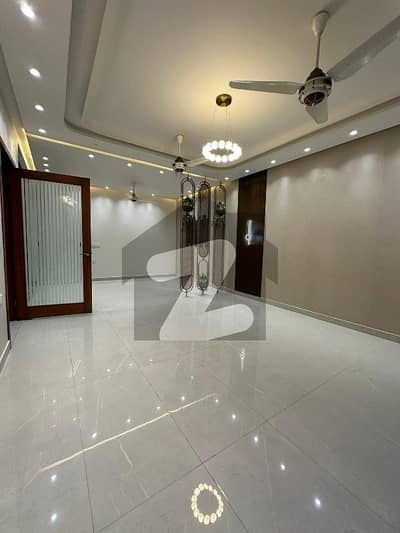 10.50 MARLA LUXURY HOUSE FOR SALE IN CANAL ROAD SOCIETY FAISALABAD