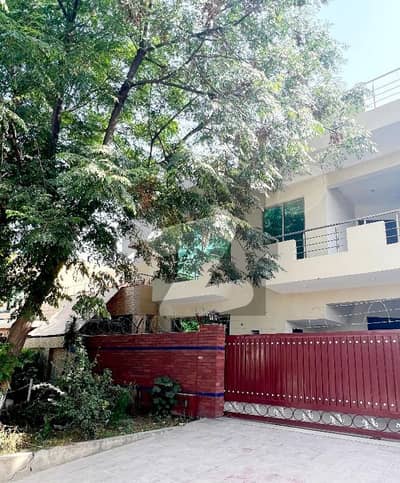 آئی ۔ 8/2 آئی ۔ 8,اسلام آباد میں 6 کمروں کا 12 مرلہ مکان 4.0 لاکھ میں کرایہ پر دستیاب ہے۔