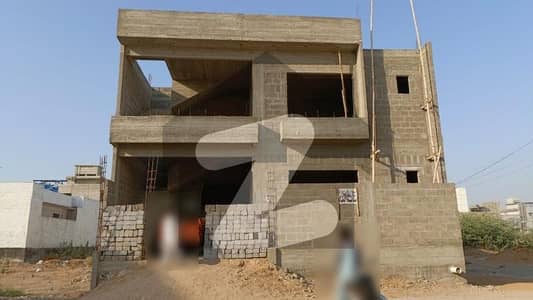 Stunning 240 Square Yards House In Gulshan-E-Roomi Available
