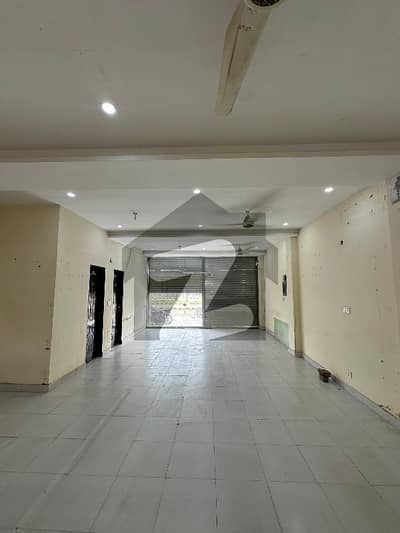4 MARLA COMMERCIAL HALL AVAILABLE FOR RENT IN COLLEGE ROAD LAHORE