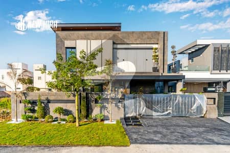 1 KANAL FULL LUXURIOUS HOUSE FOR SALE AT PRIME LOCATION OF DHA PHASE 7