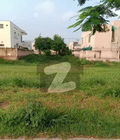 10 MARLA PLOT NEAR U 2021 70Ft Road
