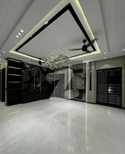 7 Marla Brand New House Available For Rent