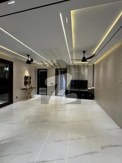 10 Marla Luxury House For Rent In Bahria Town Lahore