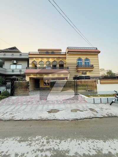 Prime Location 1 Kanal Spacious House Is Available In Soan Garden - Block H For Sale