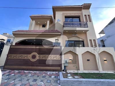 بحریہ ٹاؤن فیز 8 ۔ ابو بکر بلاک بحریہ ٹاؤن فیز 8 ۔ سفاری ویلی,بحریہ ٹاؤن فیز 8,بحریہ ٹاؤن راولپنڈی,راولپنڈی میں 5 کمروں کا 7 مرلہ مکان 3.2 کروڑ میں برائے فروخت۔