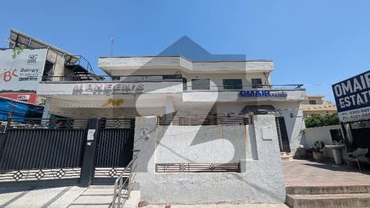 Commercial 1 Kanal Upper Portion Available For Office Commercial Use On Main Boulevard Wapda Town.