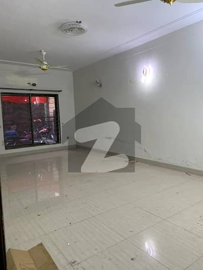 10 Marla Lower Portion Available For Rent