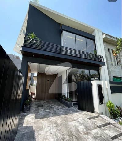 DHA 5 MARLA LUXURY HOUSE AVAILABLE FOR RENT TOP LOCATION