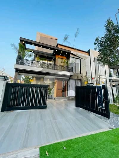 10 Marla Luxury Upper Portion is Available For Rent in Bahria Town Lahore