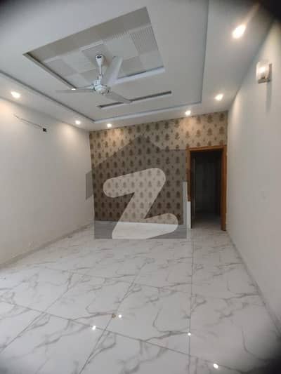ای ایم ای سوسائٹی لاہور میں 3 کمروں کا 1 کنال بالائی پورشن 85.0 ہزار میں کرایہ پر دستیاب ہے۔