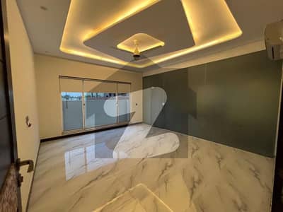 10 MARLA MODRAN DESIGN LOWER PORTION FOR RENT IN DHA PH 7 HOT LOCATION