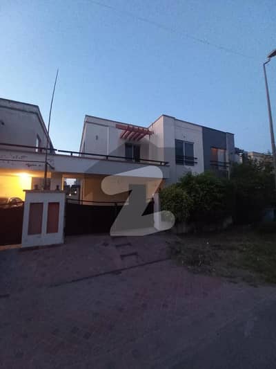 10 Marla Beautiful Used House Available For Sale In Prime Location Of Paragon City
