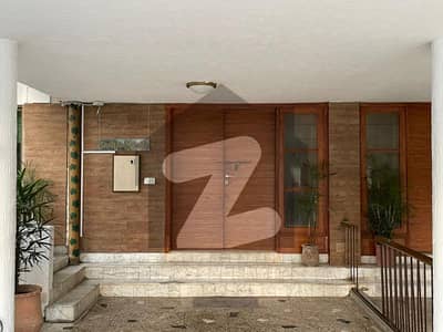 2 KANAL FURNISHED SOLAR BACKUP HOUSE FOR RENT