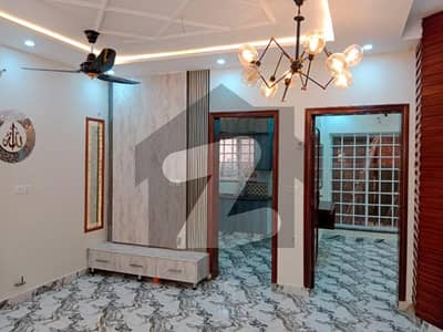 بحریہ ٹاؤن سیکٹر ای بحریہ ٹاؤن,لاہور میں 3 کمروں کا 5 مرلہ مکان 2.2 کروڑ میں برائے فروخت۔
