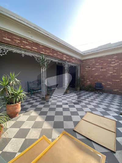 Upper Portion to rent in main Raja Market
