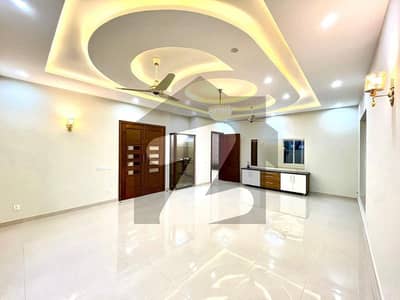 Hot Deal! 1 Kanal Brand New Upper Portion