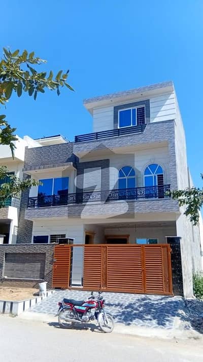 جناح گارڈنز فیز 1 جناح گارڈنز,ایف ای سی ایچ ایس,اسلام آباد میں 4 کمروں کا 7 مرلہ مکان 3.7 کروڑ میں برائے فروخت۔