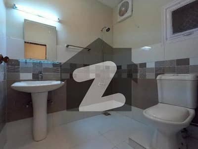 ایف ۔ 10 اسلام آباد میں 4 کمروں کا 1 کنال مکان 3.65 لاکھ میں کرایہ پر دستیاب ہے۔
