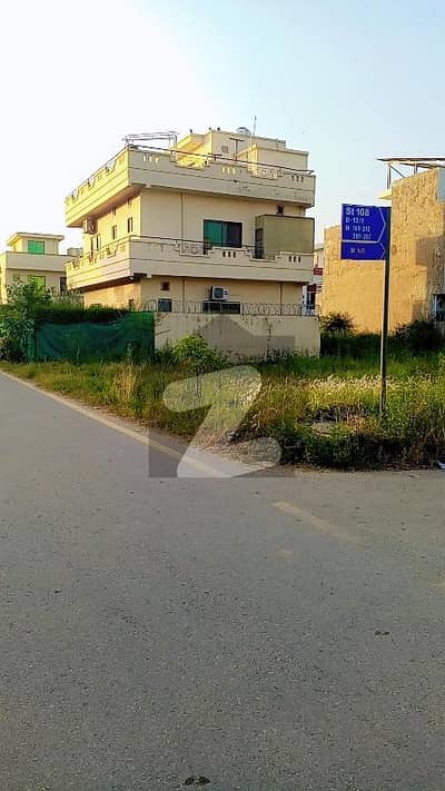 Proper Corner Plot For Sale in D-12/1