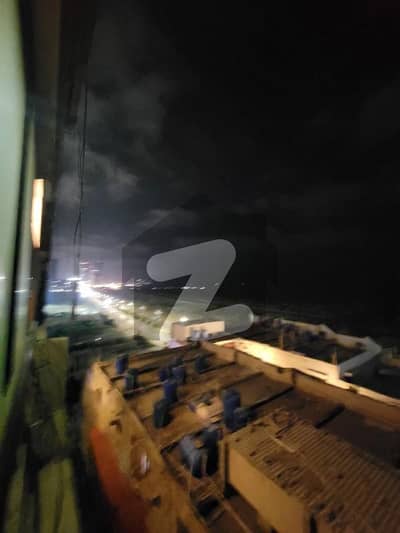کلفٹن کراچی میں 3 کمروں کا 8 مرلہ فلیٹ 1.6 لاکھ میں کرایہ پر دستیاب ہے۔