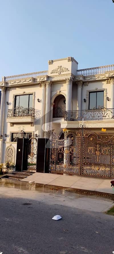 1 KANAL ELEGANT SUPER HOT LOCATED BUNGALOW IS AVAILABLE IN THE BEST BLOCK OF DHA LAHORE.