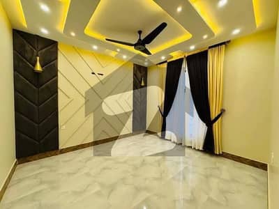 10 Marla House Available For Rent in Jasmine Block Bahria Town Lahore
