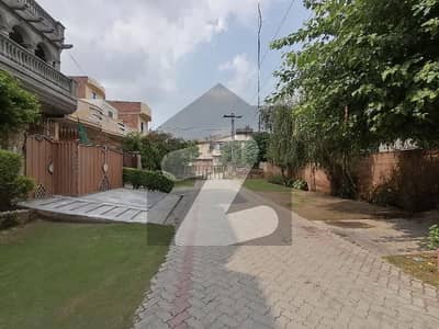 Plot For Sale Main 80 Ft Road