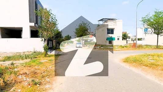 ڈی ایچ اے 9 ٹاؤن ۔ بلاک ڈی ڈی ایچ اے 9 ٹاؤن,ڈیفنس (ڈی ایچ اے),لاہور میں 5 مرلہ رہائشی پلاٹ 1.35 کروڑ میں برائے فروخت۔