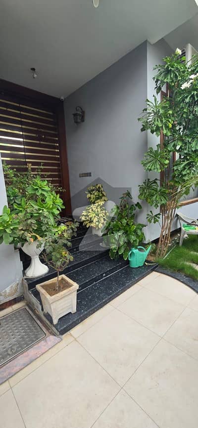 Extra Ordinary 400 Sq Yards House For Sale.