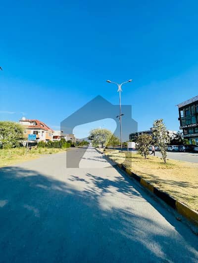 ڈی ۔ 12/4 ڈی ۔ 12,اسلام آباد میں 8 مرلہ رہائشی پلاٹ 6.3 کروڑ میں برائے فروخت۔