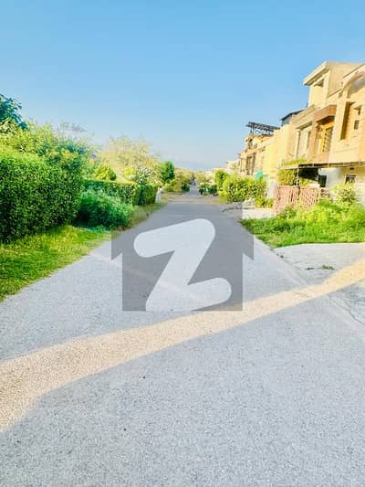 25x40 MOST DEMANDING LOCATION PLOT IS FOR SALE IN D-12