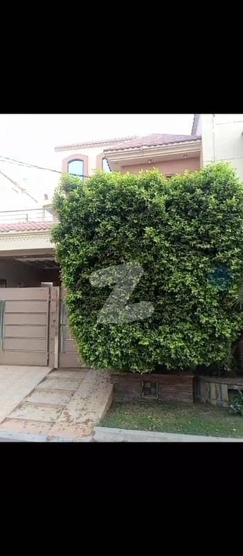 جوہر ٹاؤن فیز 1 - بلاک ای2 جوہر ٹاؤن فیز 1,جوہر ٹاؤن,لاہور میں 5 کمروں کا 10 مرلہ مکان 4.75 کروڑ میں برائے فروخت۔