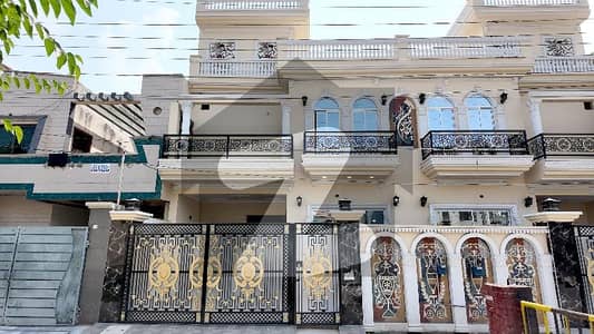 سبزہ زار سکیم لاہور میں 5 کمروں کا 10 مرلہ مکان 4.5 کروڑ میں برائے فروخت۔ سبزہ زار سکیم لاہور میں 5 کمروں کا 10 مرلہ مکان 4.5 کروڑ میں برائے فروخت۔