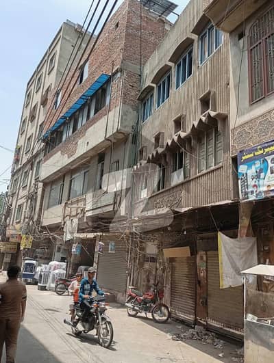 گوالمنڈی لاہور میں 6 مرلہ Studio عمارت 3.75 کروڑ میں برائے فروخت۔