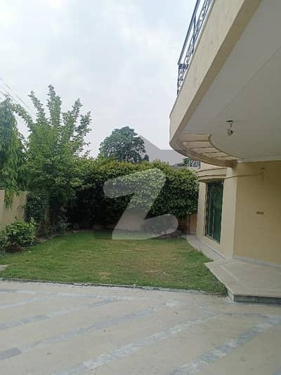 ڈی ایچ اے فیز 3 - بلاک ایکس فیز 3,ڈیفنس (ڈی ایچ اے),لاہور میں 5 کمروں کا 1 کنال مکان 2.6 لاکھ میں کرایہ پر دستیاب ہے۔